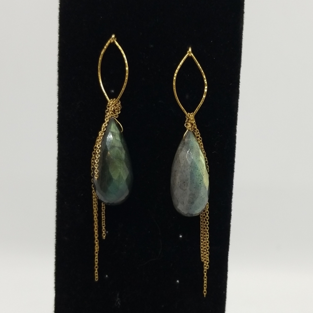 SOLD**NWOT 14kt gold Labradorite pierced earrings